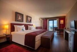 Real Right of Periodic Housing – 1 week of vacation per year, for life, in a 4-Star Hotel
35th WEEK FOR €9,000
T0 studio with 28m2, furnished, full bathroom, equipped kitchenette and south-facing balcony, with frontal sea view, located in the Hotel Vila Galé Cascais (4 stars), under Real Periodic Habitation Right - starting on Saturday at 6pm hours and ends on the following Saturday