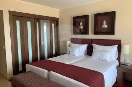Real Right of Periodic Housing – 1 week of vacation per year, for life, in a 4-Star Hotel
35th WEEK FOR €9,000
T0 studio with 28m2, furnished, full bathroom, equipped kitchenette and south-facing balcony, with frontal sea view, located in the Hotel Vila Galé Cascais (4 stars), under Real Periodic Habitation Right - starting on Saturday at 6pm hours and ends on the following Saturday