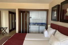 Real Right of Periodic Housing – 1 week of vacation per year, for life, in a 4-Star Hotel
35th WEEK FOR €9,000
T0 studio with 28m2, furnished, full bathroom, equipped kitchenette and south-facing balcony, with frontal sea view, located in the Hotel Vila Galé Cascais (4 stars), under Real Periodic Habitation Right - starting on Saturday at 6pm hours and ends on the following Saturday