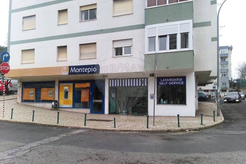 LINDA-A-VELHA LAUNDRY ROOM
Laundry transfer fully equipped and ready to work in Linda-a-Velha