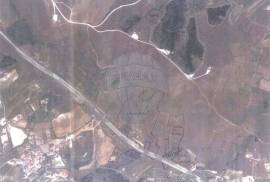 RUSTIC LAND Good rustic land of 56,195m2 with several plots for arable crops, pasture or pasture and vineyards