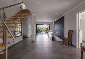 Large detached 4 bedroom villa with infinity pool, basement, attic & gardens. Near Moncarapacho. Large detached 4 bedroom villa with infinity pool, basement, attic & gardens. Near Moncarapacho.