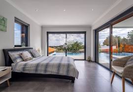 Large detached 4 bedroom villa with infinity pool, basement, attic & gardens. Near Moncarapacho. Large detached 4 bedroom villa with infinity pool, basement, attic & gardens. Near Moncarapacho.