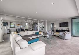 Large detached 4 bedroom villa with infinity pool, basement, attic & gardens. Near Moncarapacho. Large detached 4 bedroom villa with infinity pool, basement, attic & gardens. Near Moncarapacho.