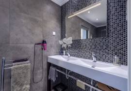 Large detached 4 bedroom villa with infinity pool, basement, attic & gardens. Near Moncarapacho. Large detached 4 bedroom villa with infinity pool, basement, attic & gardens. Near Moncarapacho.