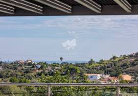 Large detached 4 bedroom villa with infinity pool, basement, attic & gardens. Near Moncarapacho. Large detached 4 bedroom villa with infinity pool, basement, attic & gardens. Near Moncarapacho.