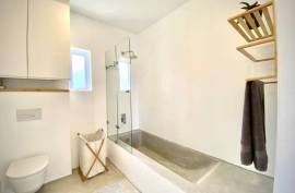 Excellent 6 Bed Villa For Sale in Cape Town South