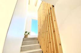 Excellent 6 Bed Villa For Sale in Cape Town South