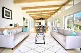 Excellent 6 Bed Villa For Sale in Cape Town South