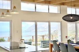 Excellent 6 Bed Villa For Sale in Cape Town South