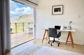 Excellent 6 Bed Villa For Sale in Cape Town South