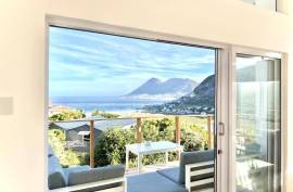 Excellent 6 Bed Villa For Sale in Cape Town South