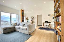 Excellent 6 Bed Villa For Sale in Cape Town South