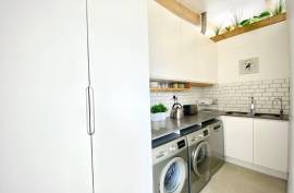 Excellent 6 Bed Villa For Sale in Cape Town South