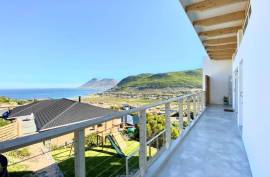 Excellent 6 Bed Villa For Sale in Cape Town South
