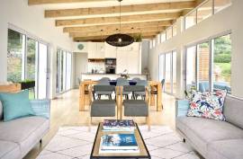 Excellent 6 Bed Villa For Sale in Cape Town South