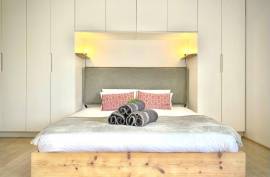 Excellent 6 Bed Villa For Sale in Cape Town South