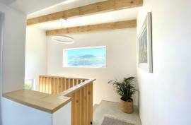 Excellent 6 Bed Villa For Sale in Cape Town South