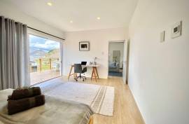 Excellent 6 Bed Villa For Sale in Cape Town South