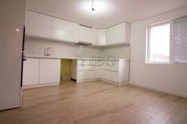 Casa de 2 dormitorios totalmente renovada en un gran pueblo.