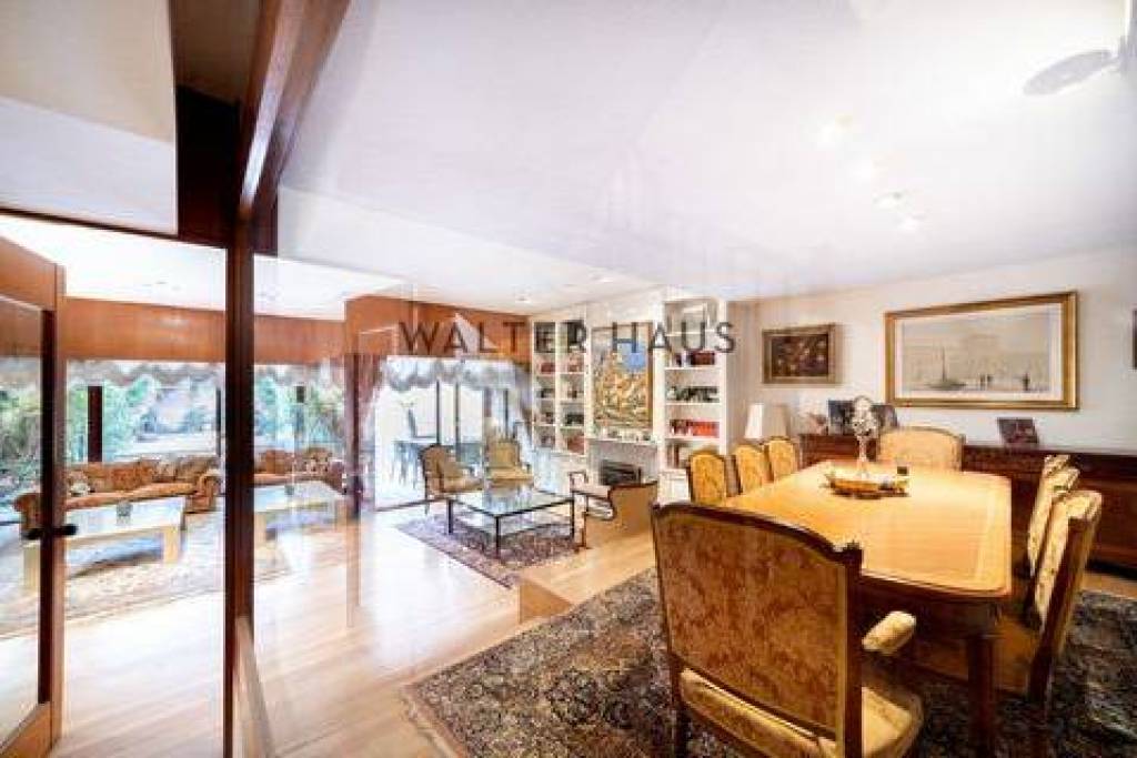 Villa for sale with private pool in Nueva España, Madrid