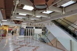 Rijeka, store in the city center with a net usable area of 56.80 m²