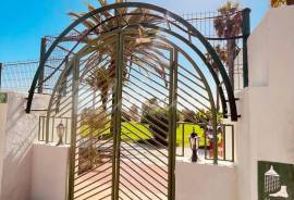 1 Bedroom Apartment In Altamira complex For Sale In Bahia Del Duque LP13173