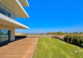 3-beds apartment, with river view, inserted in a luxury condominium