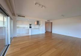 3-beds apartment, with river view, inserted in a luxury condominium