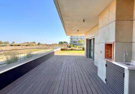 3-beds apartment, with river view, inserted in a luxury condominium