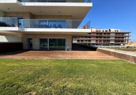 3-beds apartment, with river view, inserted in a luxury condominium