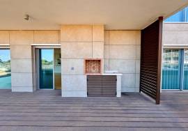 3-beds apartment, with river view, inserted in a luxury condominium