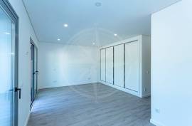 Contemporary 3 Bed Tavira Townhouse with Patio and Garage