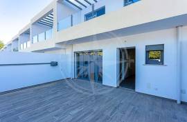 Contemporary 3 Bed Tavira Townhouse with Patio and Garage