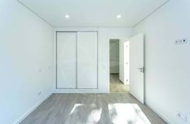 Contemporary 3 Bed Tavira Townhouse with Patio and Garage