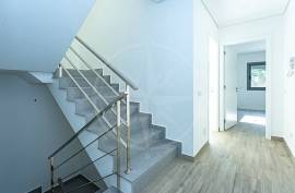 Contemporary 3 Bed Tavira Townhouse with Patio and Garage