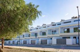 Contemporary 3 Bed Tavira Townhouse with Patio and Garage