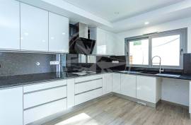 Contemporary 3 Bed Tavira Townhouse with Patio and Garage
