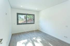 Contemporary 3 Bed Tavira Townhouse with Patio and Garage