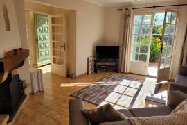 Charming, Cosy Single Storey Villa With 100 M2 Living Space, 830 M2 Garden, Large Garage And Swimming Pool. Charming, Cosy Single Storey Villa With 100 M2 Living Space, 830 M2 Garden, Large Garage And Swimming Pool.