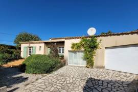 Charming, Cosy Single Storey Villa With 100 M2 Living Space, 830 M2 Garden, Large Garage And Swimming Pool. Charming, Cosy Single Storey Villa With 100 M2 Living Space, 830 M2 Garden, Large Garage And Swimming Pool.