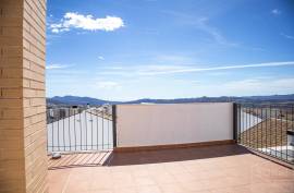 3 bedroom townhouse with terrace for sale in the centre of Periana.