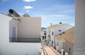 3 bedroom townhouse with terrace for sale in the centre of Periana.