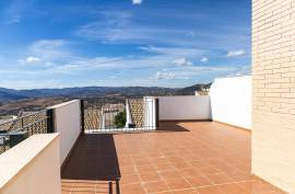 3 bedroom townhouse with terrace for sale in the centre of Periana.