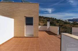 3 bedroom townhouse with terrace for sale in the centre of Periana.