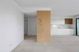 Luxury 3 Bedroom Apartment for Sale in Portimão – Top Floor with Large Balconies and Pool in Portimão Luxury 3 Bedroom Apartment for Sale in Portimão – Top Floor with Large Balconies and Pool in Portimão