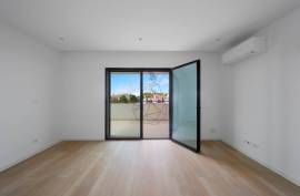 Luxury 3 Bedroom Apartment for Sale in Portimão – Top Floor with Large Balconies and Pool in Portimão Luxury 3 Bedroom Apartment for Sale in Portimão – Top Floor with Large Balconies and Pool in Portimão