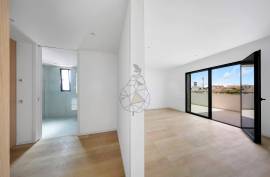 Luxury 3 Bedroom Apartment for Sale in Portimão – Top Floor with Large Balconies and Pool in Portimão Luxury 3 Bedroom Apartment for Sale in Portimão – Top Floor with Large Balconies and Pool in Portimão