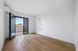 Luxury 3 Bedroom Apartment for Sale in Portimão – Top Floor with Large Balconies and Pool in Portimão Luxury 3 Bedroom Apartment for Sale in Portimão – Top Floor with Large Balconies and Pool in Portimão