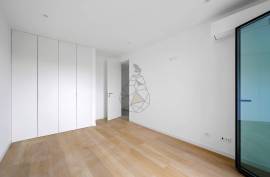 Luxury 3 Bedroom Apartment for Sale in Portimão – Top Floor with Large Balconies and Pool in Portimão Luxury 3 Bedroom Apartment for Sale in Portimão – Top Floor with Large Balconies and Pool in Portimão